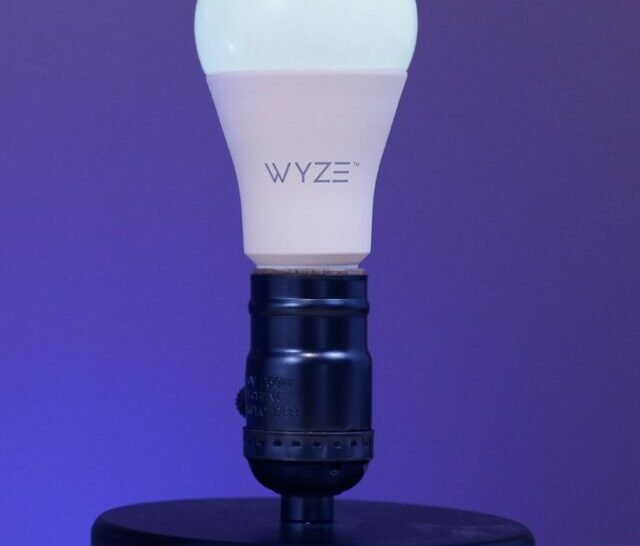 cropped-Wyze-Bulb-Review-Thumbnail-No-Words.jpg
