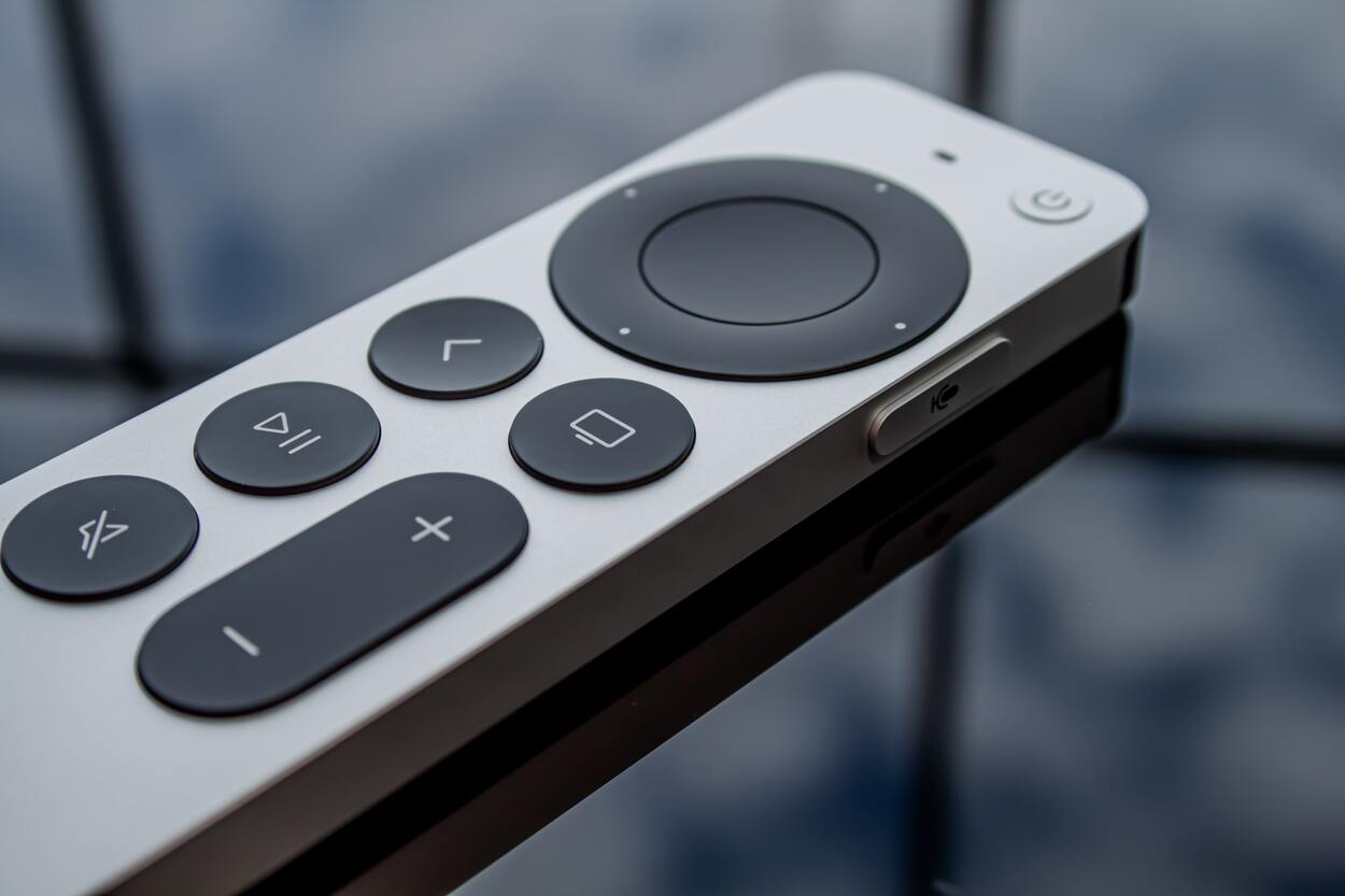 Minimalistic smart remote control with smart buttons.