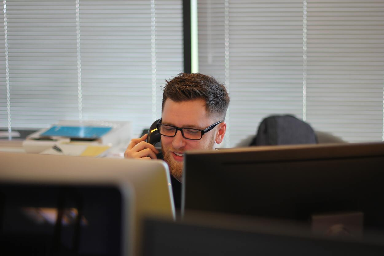 A customer support employee receiving calls from several customers.