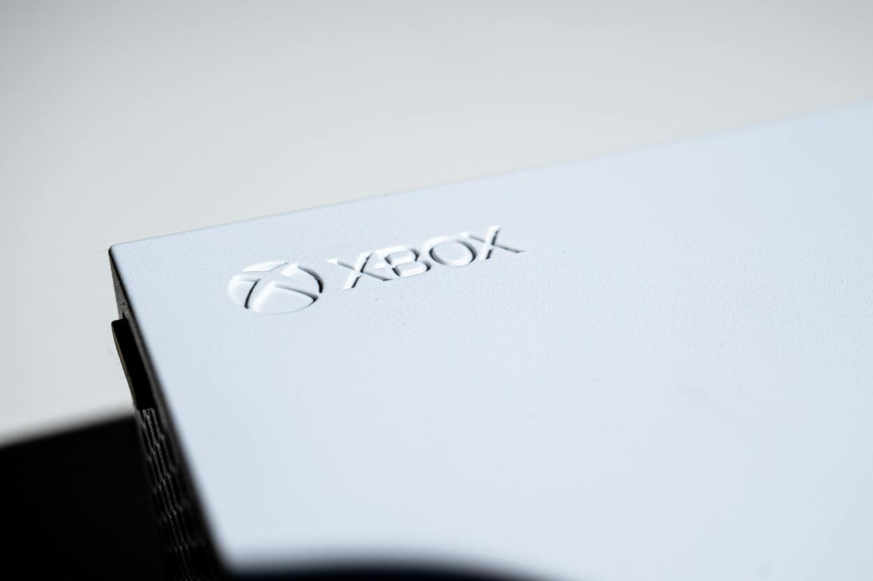 Close up shot of the Xbox logo on a white background