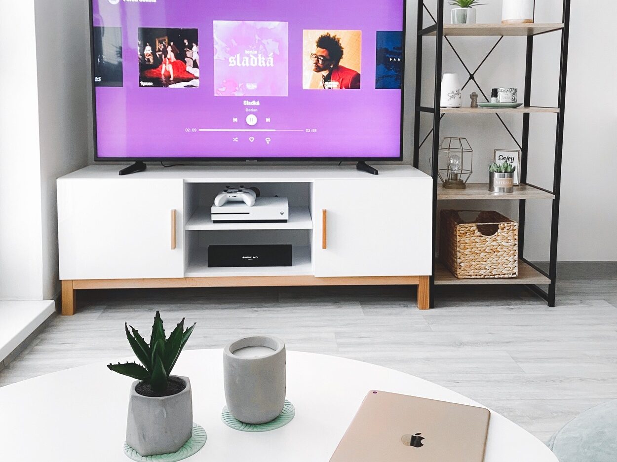 Spotify music app opnen on a smart TV