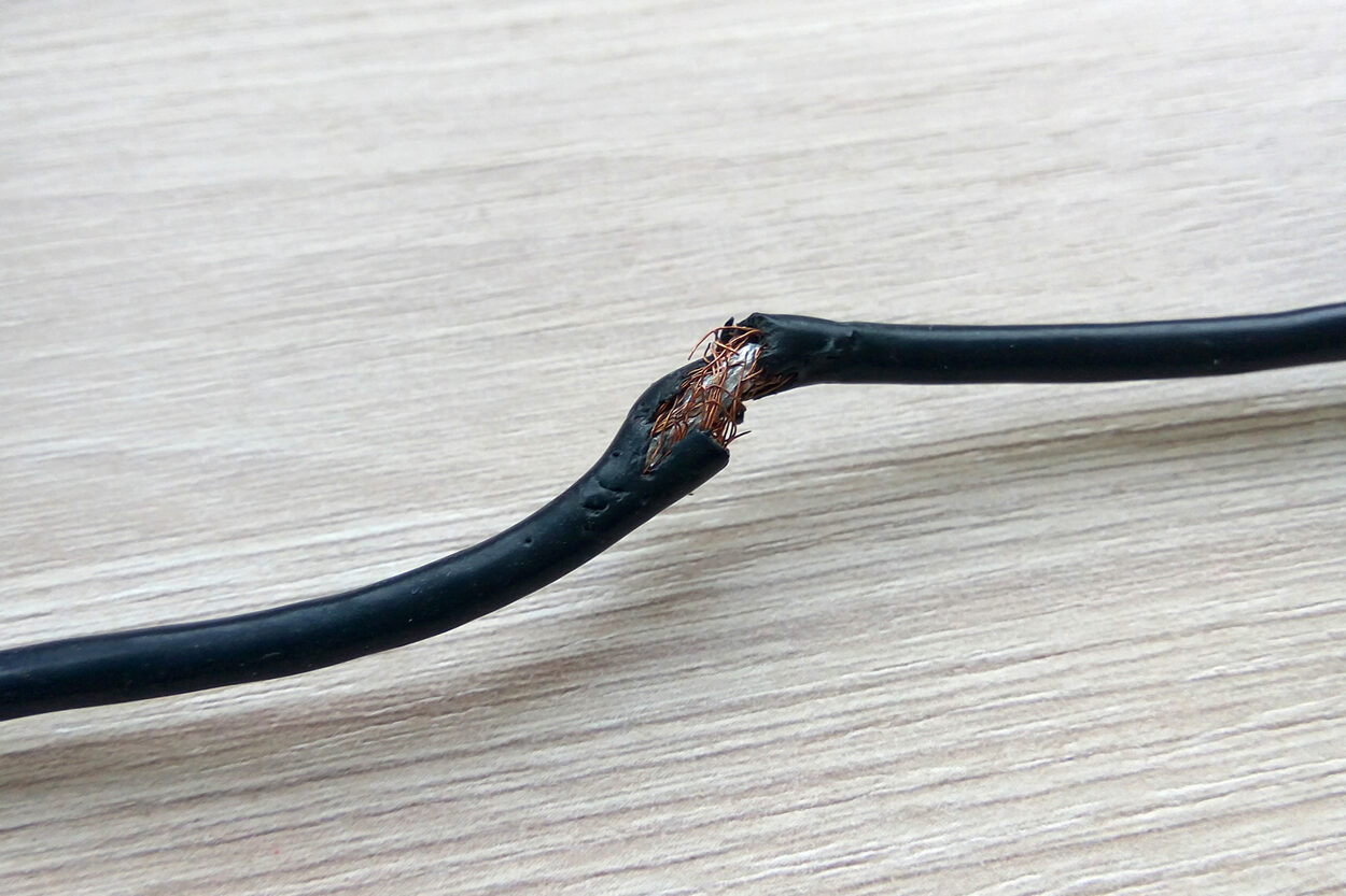 Damaged HDMI cable