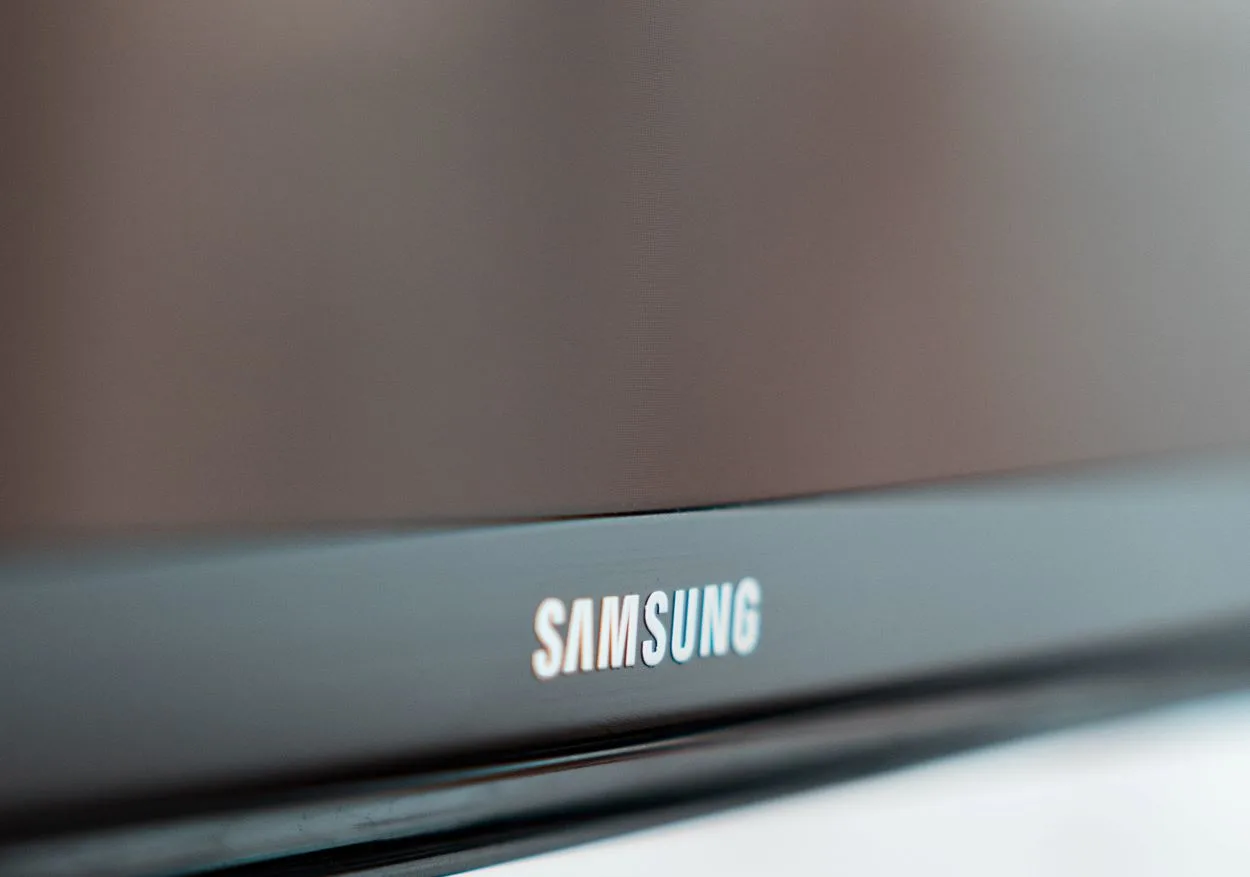Samsung Smart TV logo.