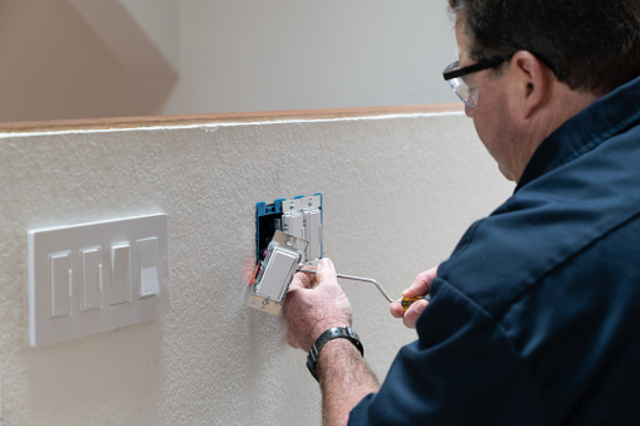 Installation of outlet dimmer 