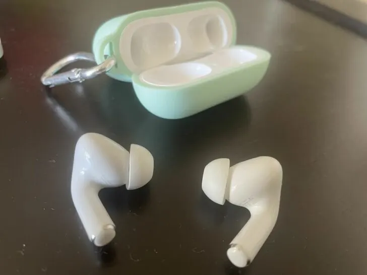 Apple Airpods 1: Decent Headset! Reviewed by Simple Alpaca