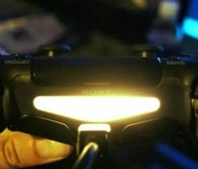 ps4 controller yellow light