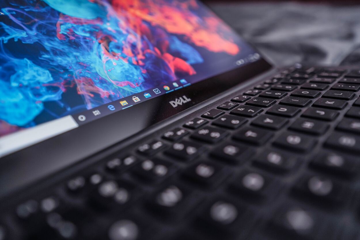 Close up image of Dell gaming laptop.