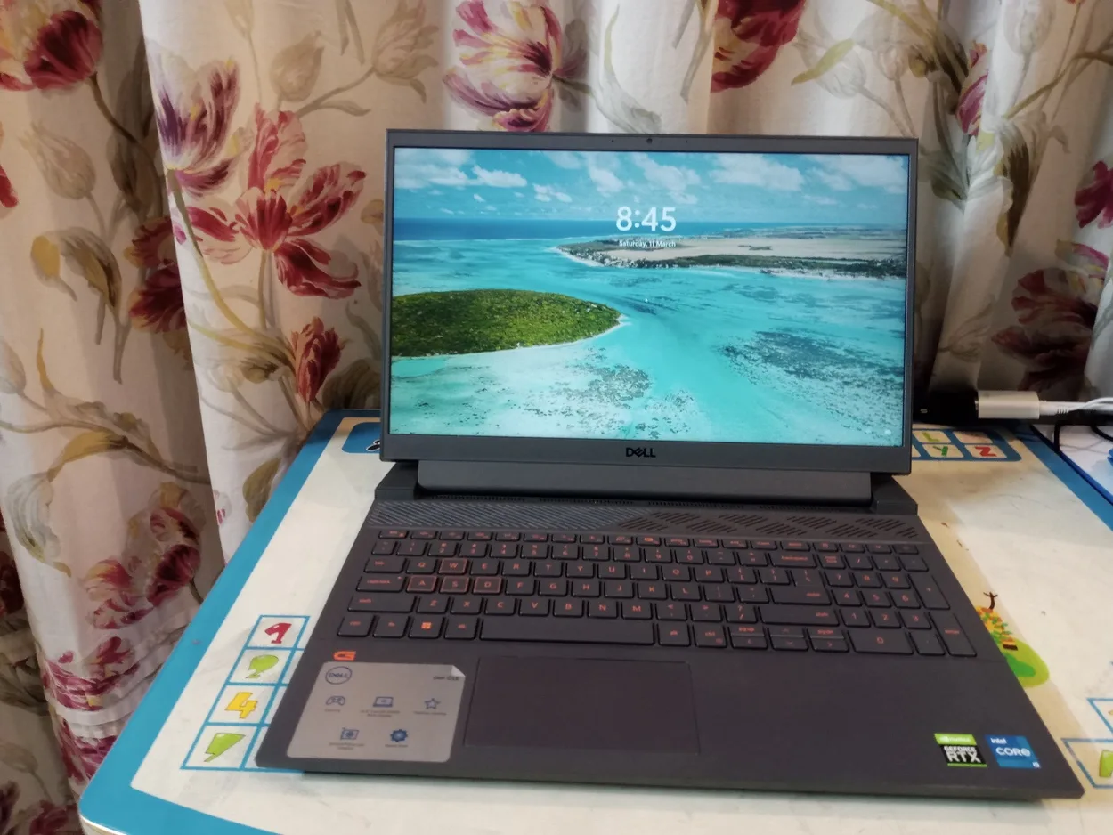 Image of dell g15 touch pad and keyboard.