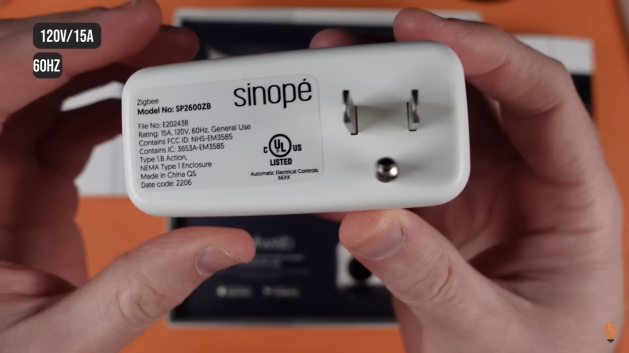 A person holding the Sinope Smart plug