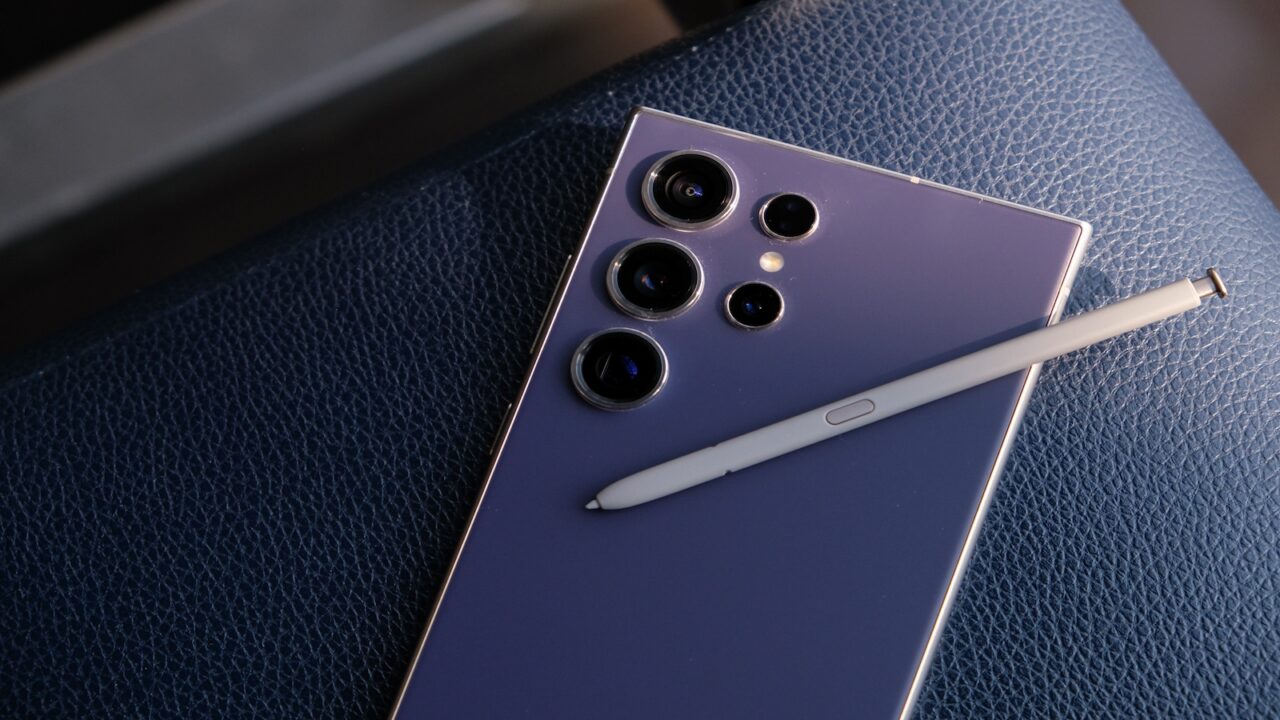 S24 Ultra pen on the phone
