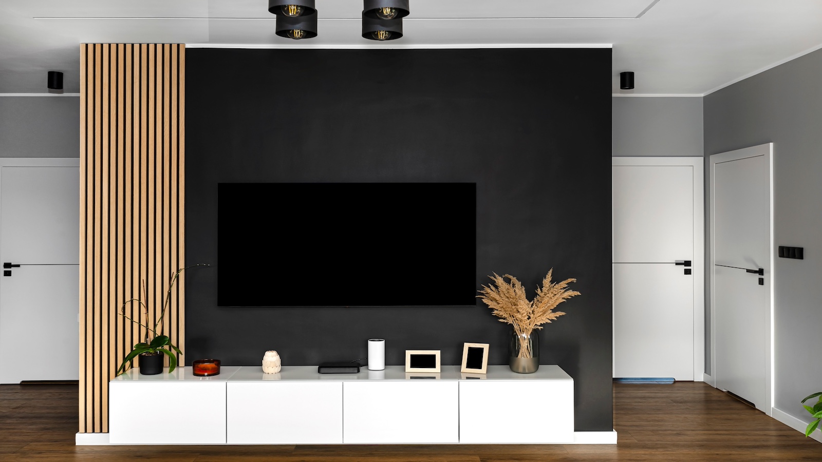 The ‘Invisible Decor’ trend, bare but intentional