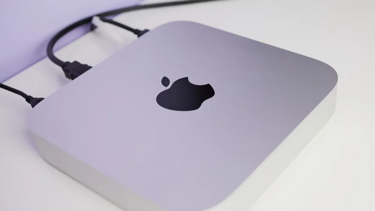 apple mac mini 2020 with the m1 chip in use