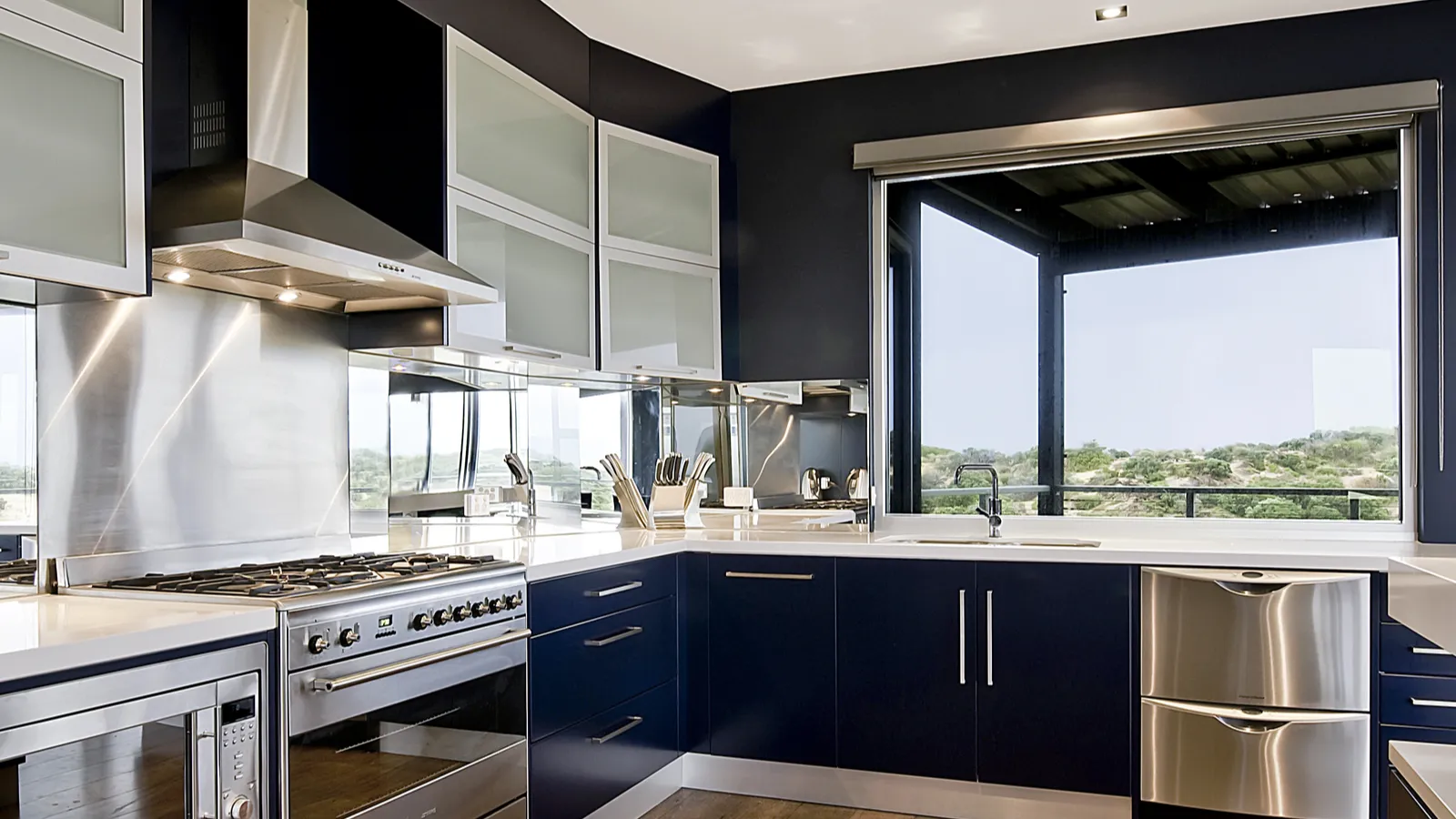 Smart Layout Hacks to Make Your Kitchen Look Bigger