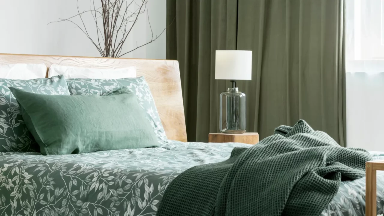 green blanket on kingsize bed