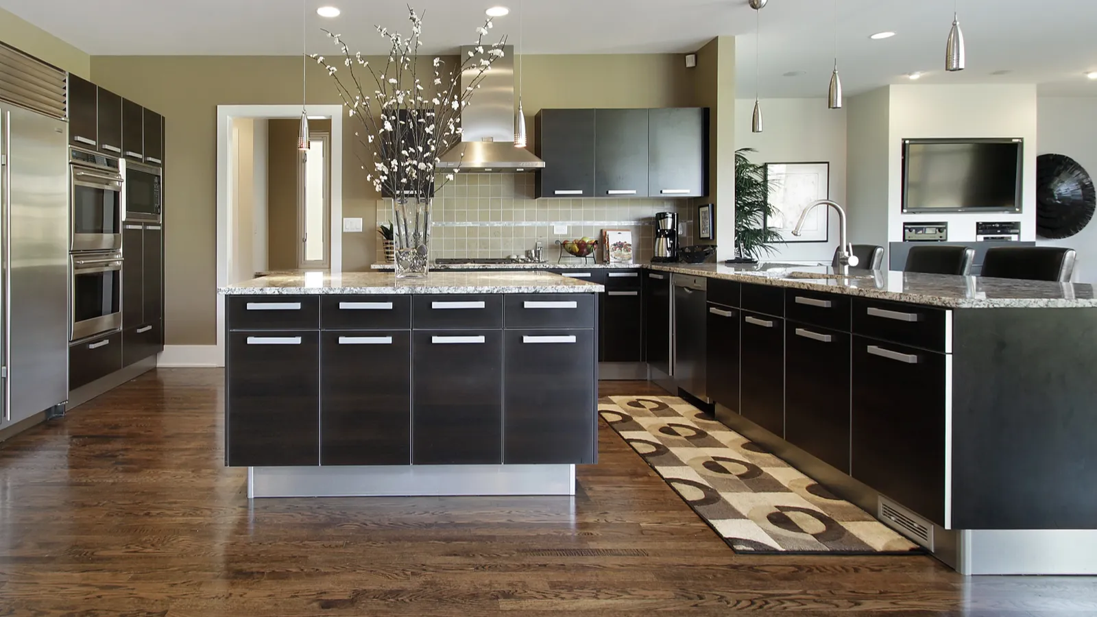 How to blend modern updates with classic cabinet styles in your kitchen