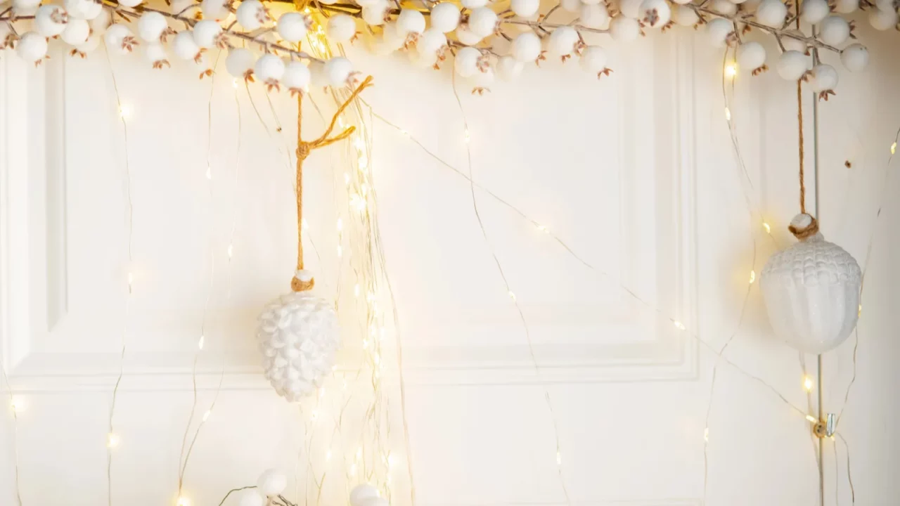 a cozy winter decoration adorns a white door featuring cotton