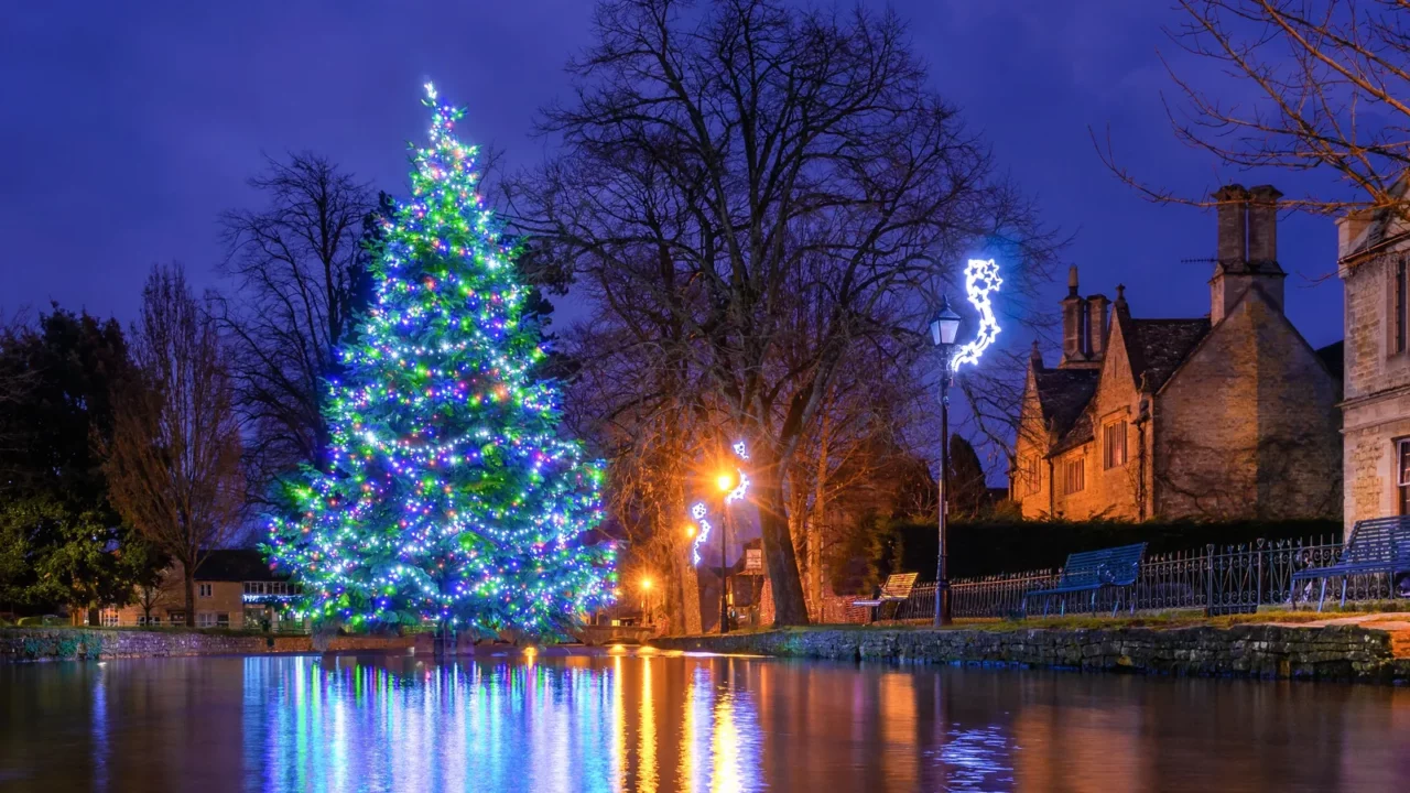 bourton on the water christmas tree in the river windrush
