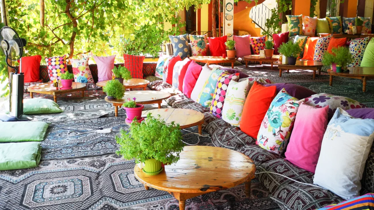 dining place colored cushions