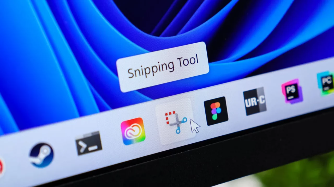 A closeup view of snipping tool on windows 11.